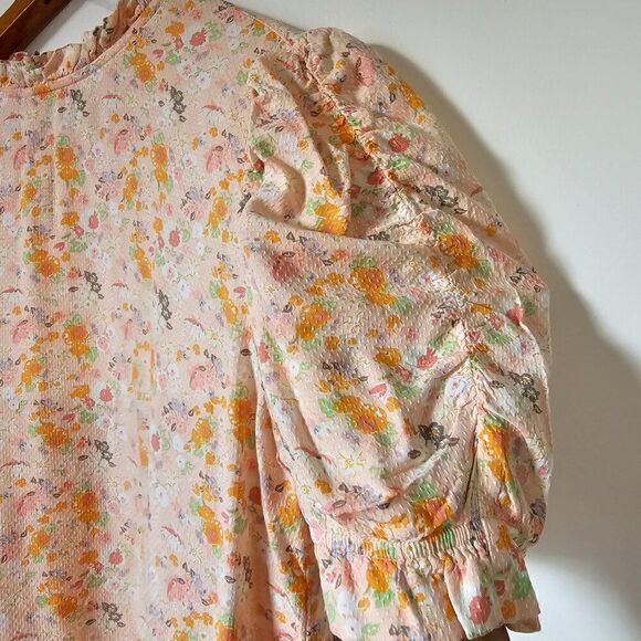 EUC LOFT DAINTY FLORAL MOCK NECK RUFFLED HALF SLEEVES TOP SIZE M - Picture 4 of 15